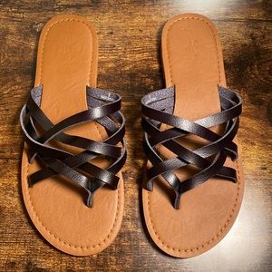 NWOT Universal Thread Josephine Multi Strap Sandals